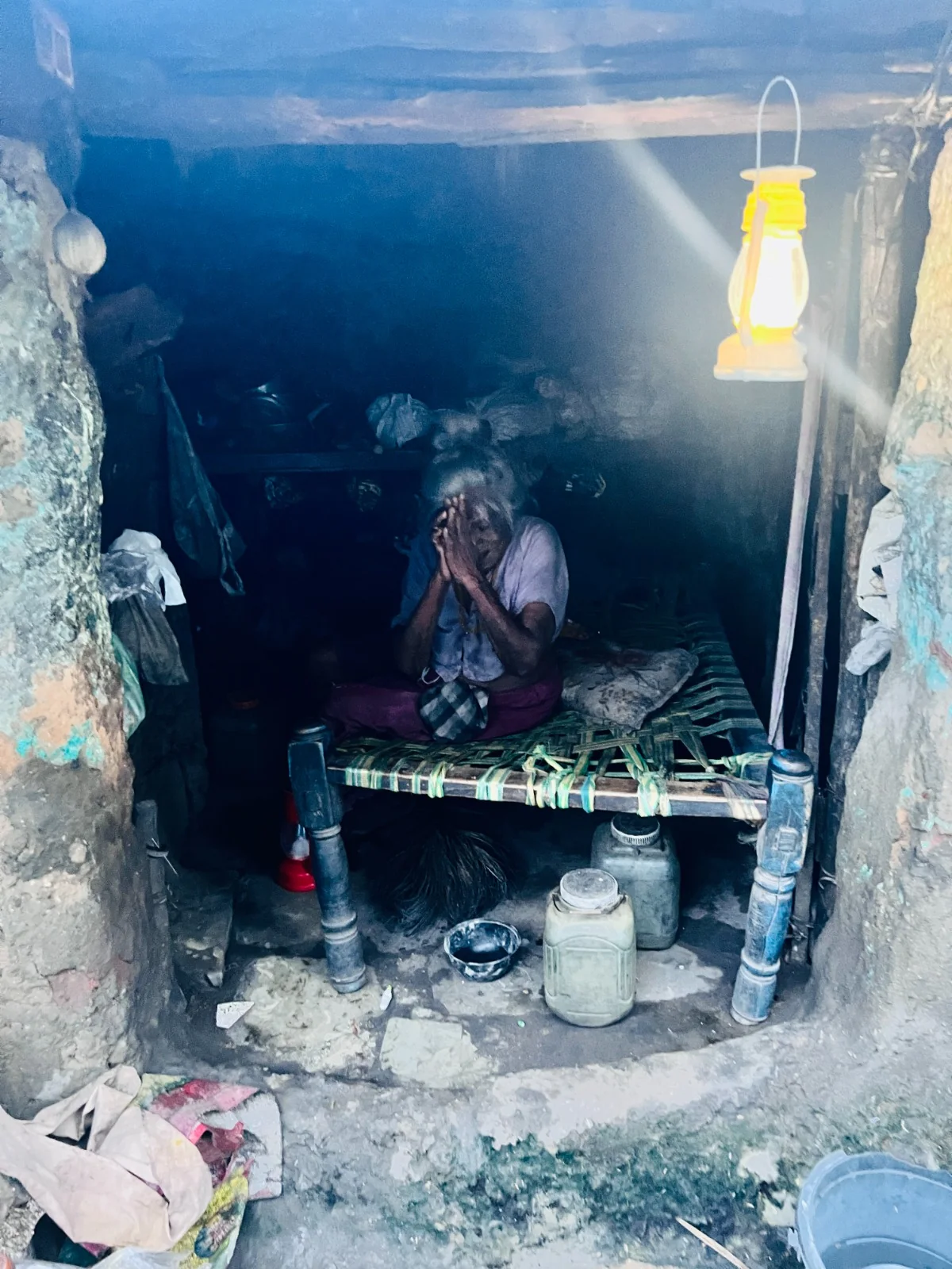 Solar lamp distribution field activity in Gujarat